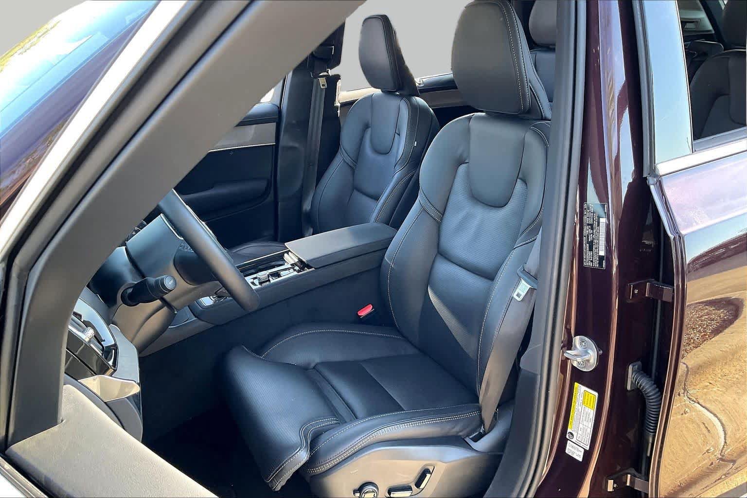 Used 2025 Volvo XC90 T8 Ultra w/ Protection Package Premier AWD/4WD image 8