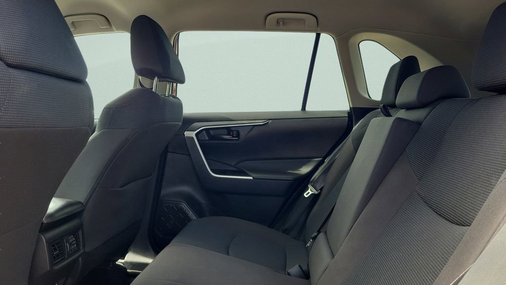 Used 2023 Toyota RAV4 LE FWD image 10