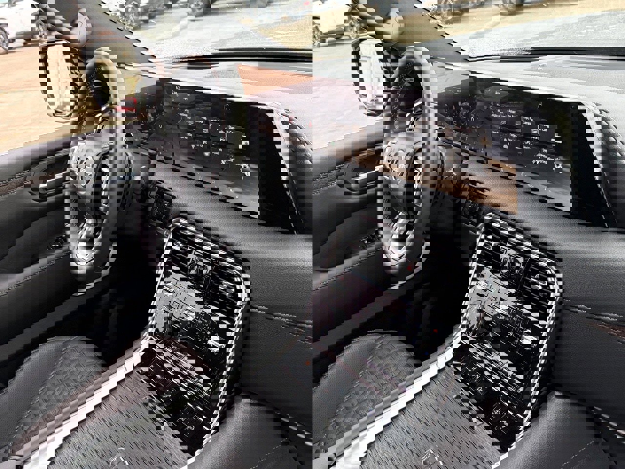 Certified 2025 Nissan Armada Platinum Reserve image 42