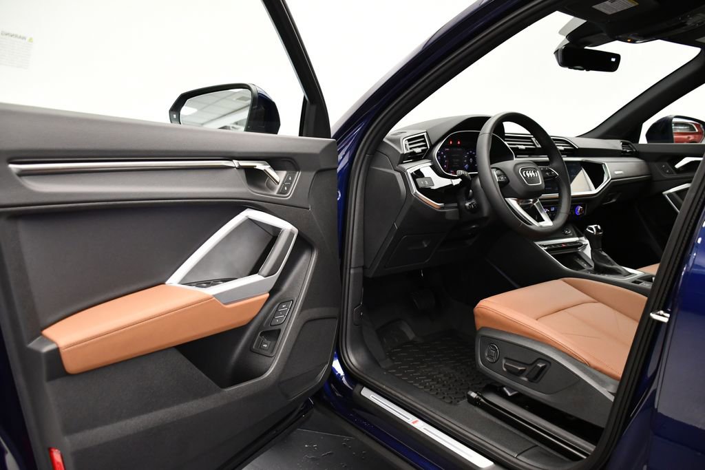 Used 2025 Audi Q3 2.0T Premium w/ Convenience Package image 38