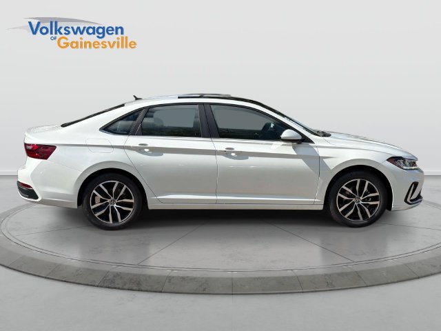 New 2027 Volkswagen Jetta SE FWD image 2
