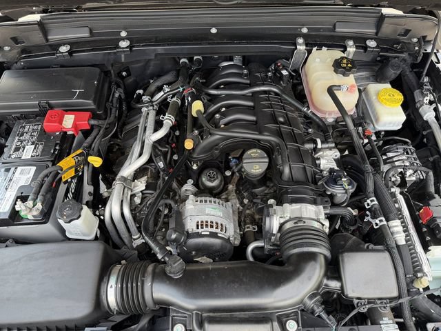 Used 2022 Jeep Wrangler Sport AWD/4WD image 32