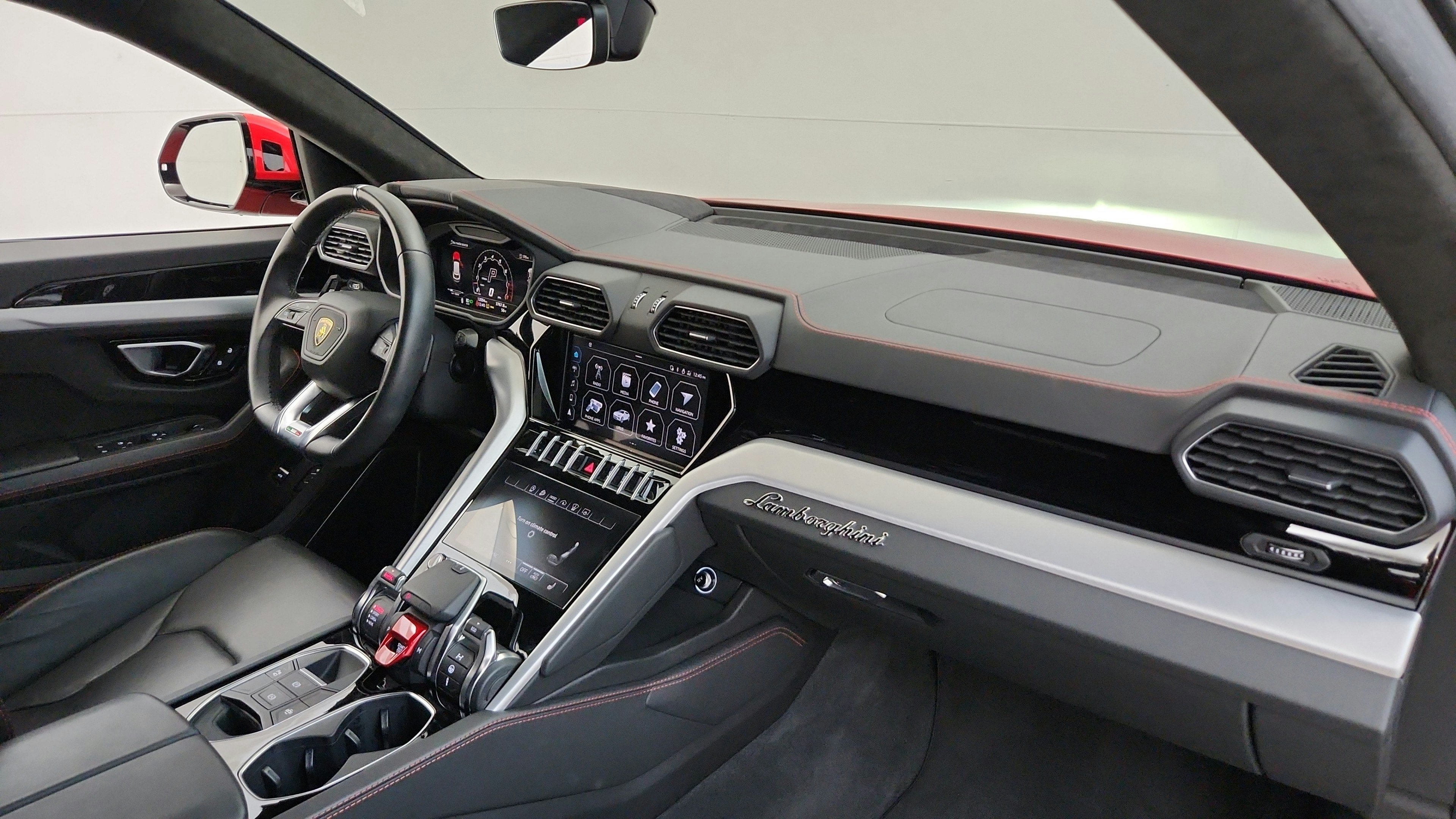 Used 2022 Lamborghini Urus AWD/4WD image 27