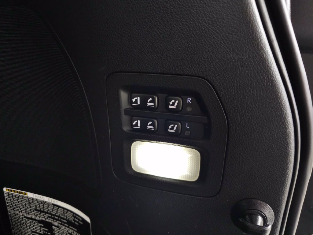 Used 2020 Lexus LX 570 4WD w/ Luxury Package image 8