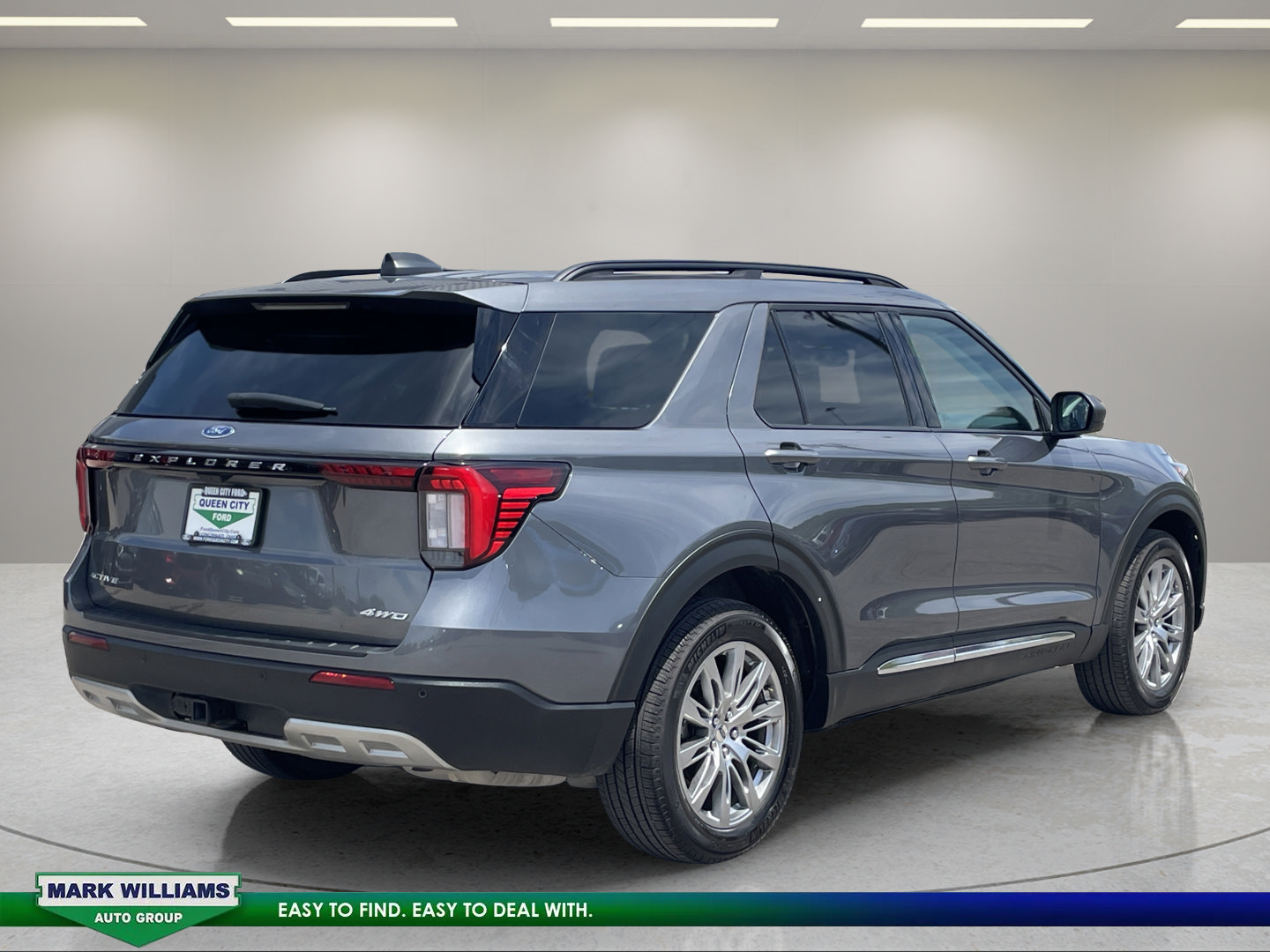 Used 2025 Ford Explorer Active w/ Active Comfort Package AWD/4WD image 3