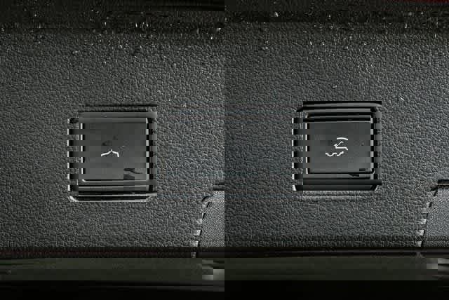 Certified 2025 Volkswagen Atlas Cross Sport SEL Premium R-Line image 28