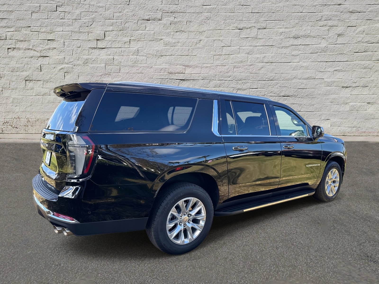 Used 2025 Chevrolet Suburban Premier image 5