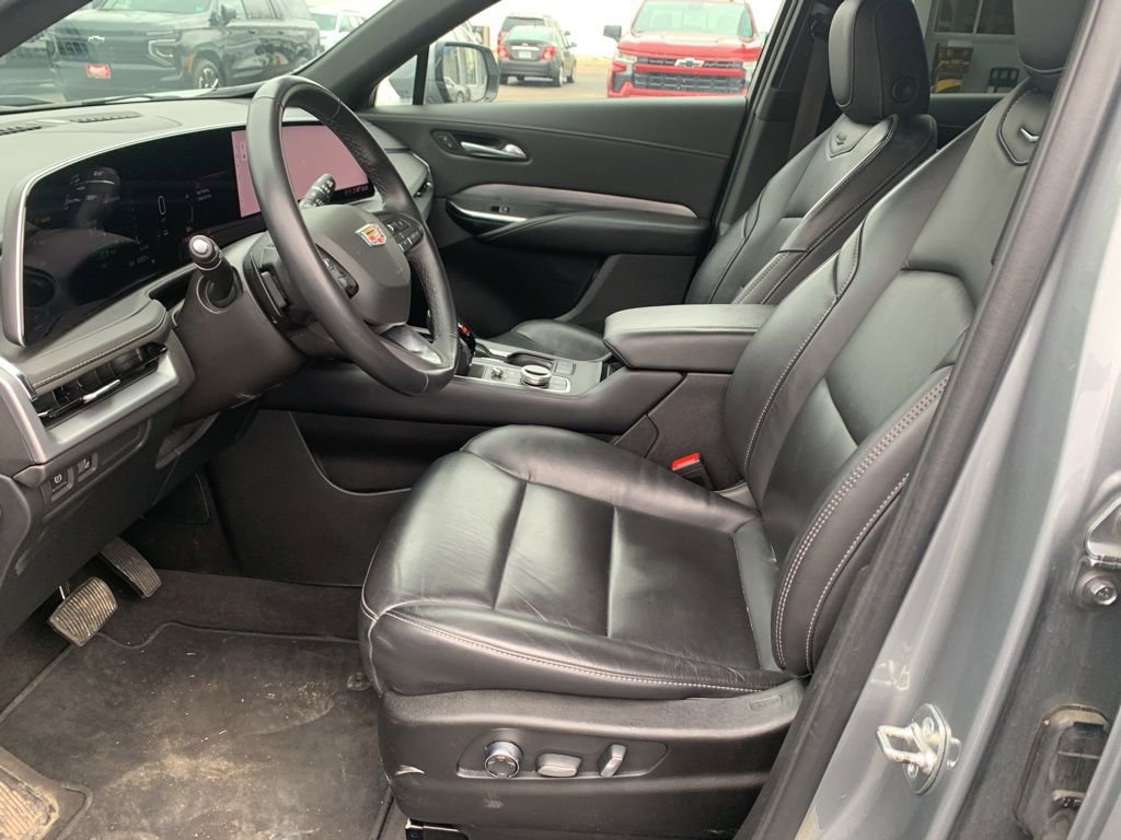 Used 2024 Cadillac XT4 Premium Luxury image 17