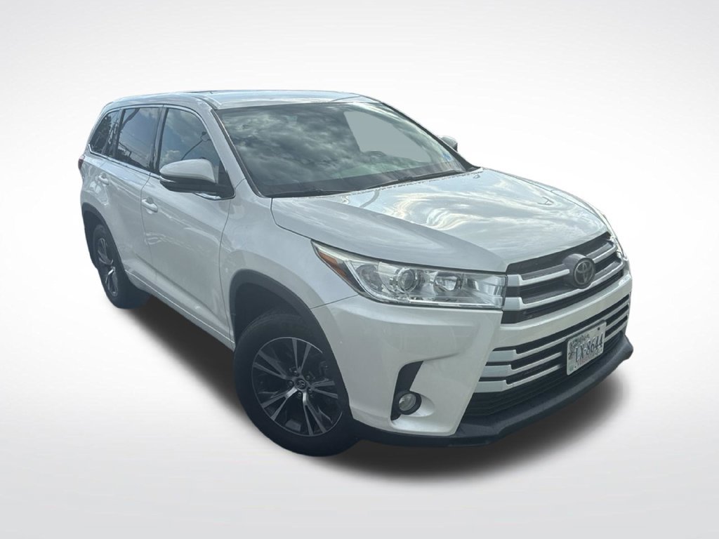 Used 2018 Toyota Highlander Plus AWD/4WD image 2