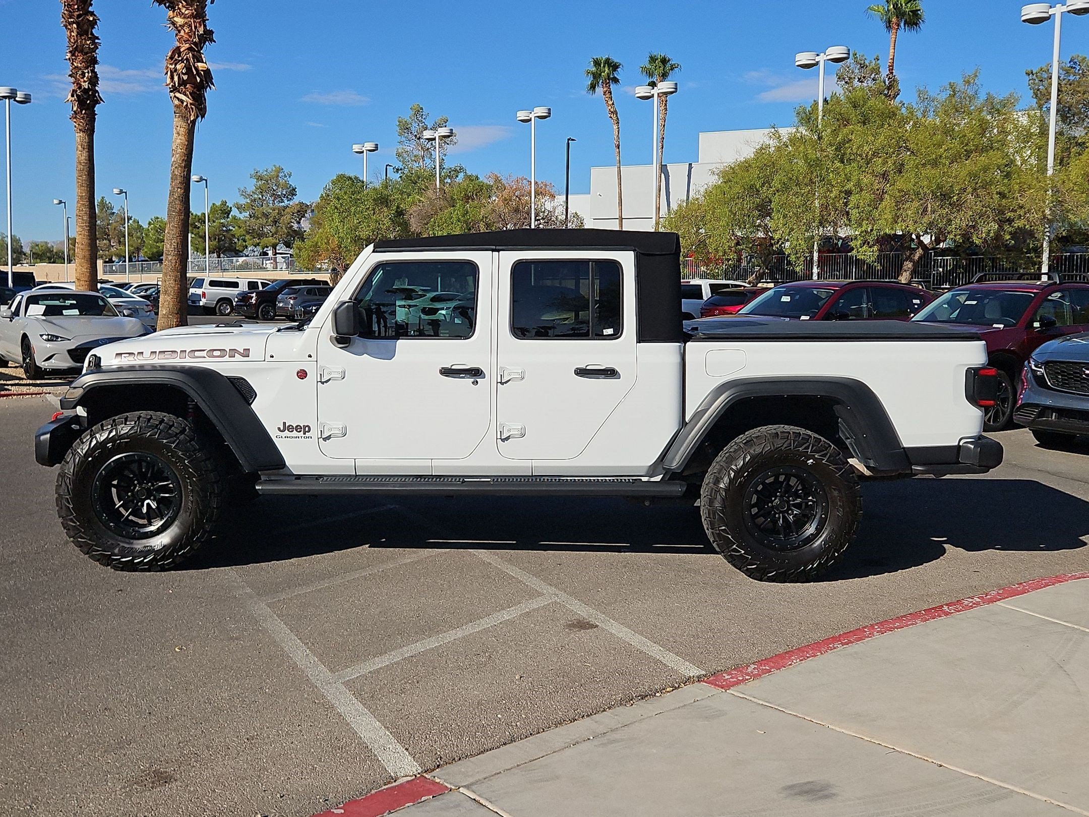 Used 2022 Jeep Gladiator Rubicon w/ Cold Weather Group AWD/4WD image 2