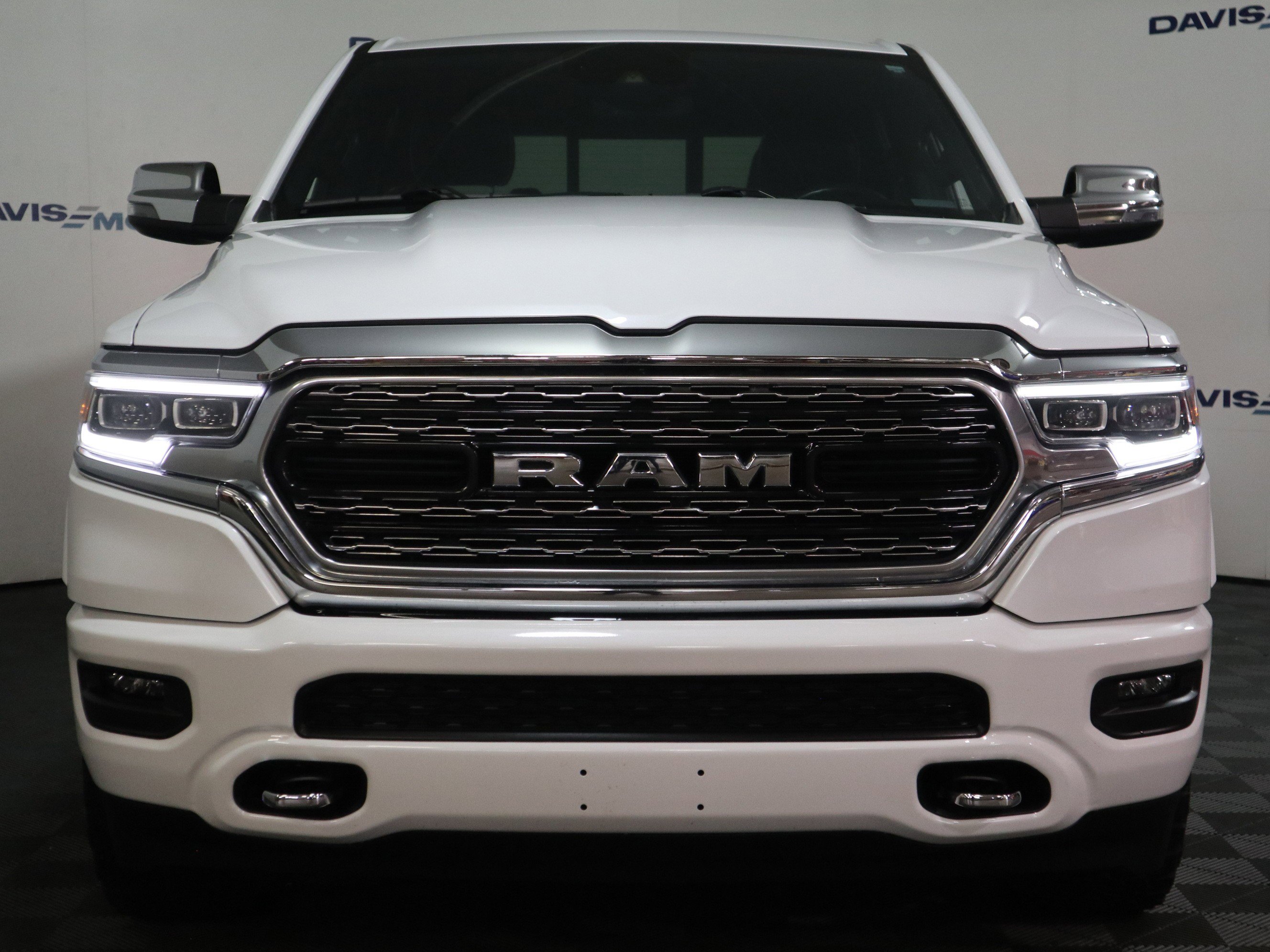 Used 2024 RAM 1500 Limited w/ Body Color Bumper Group image 12