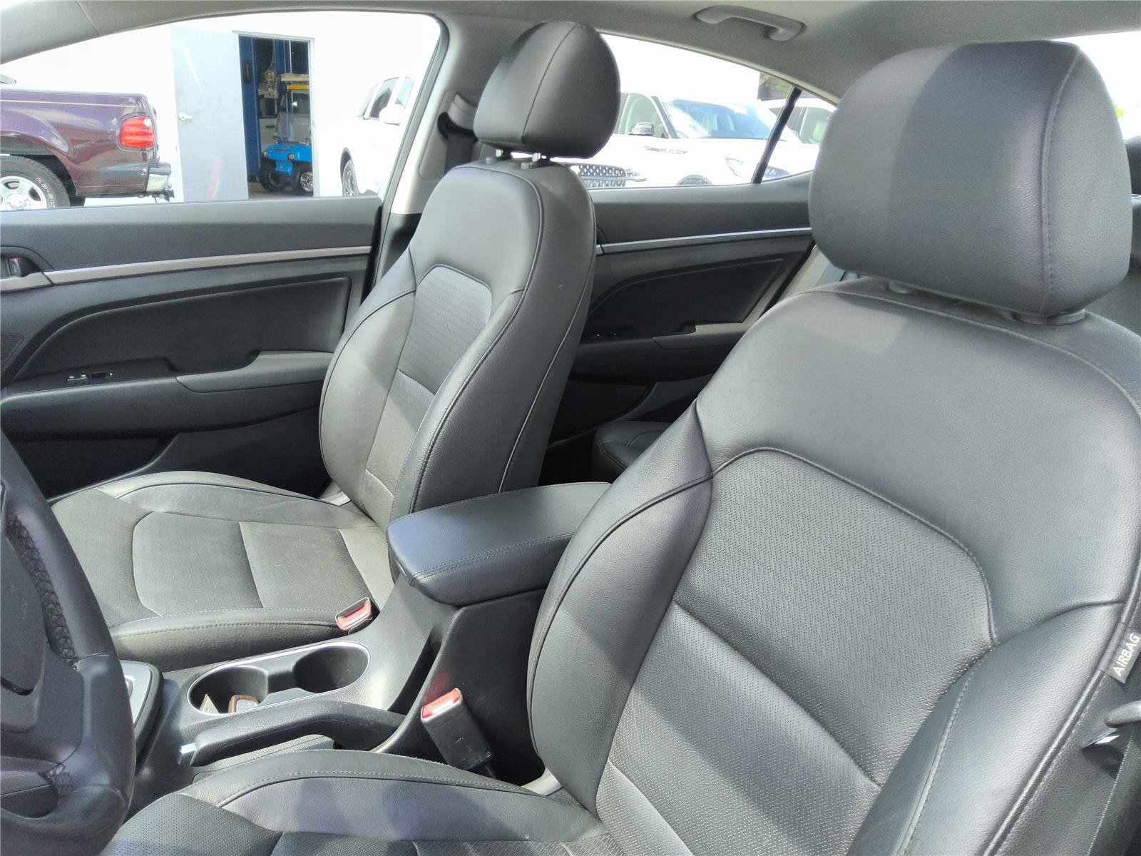 Used 2017 Hyundai Elantra Limited w/ Limited Tech Package 04 FWD image 17