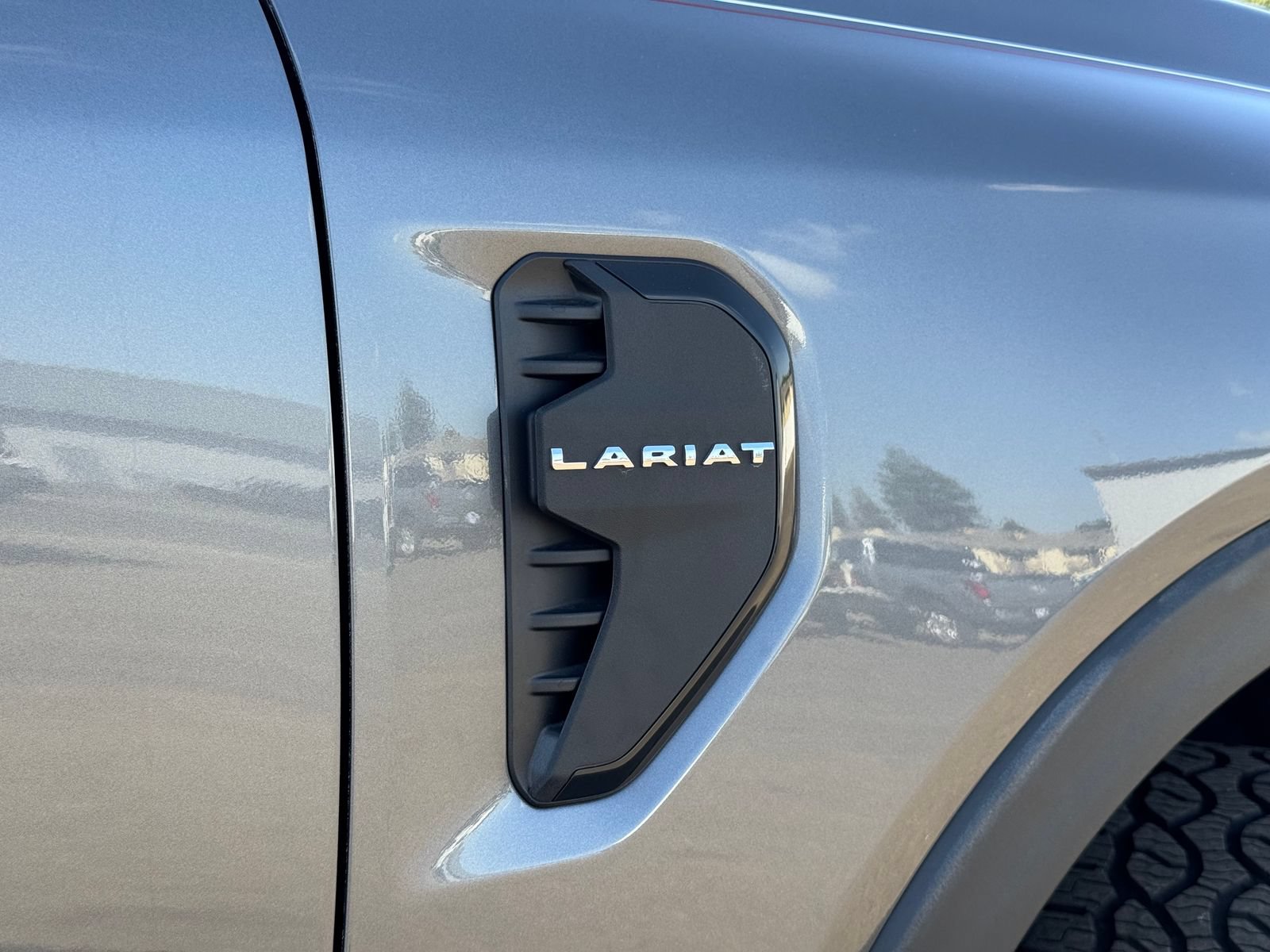 Used 2025 Ford Ranger Lariat w/ FX4 Off-Road Package AWD/4WD image 3