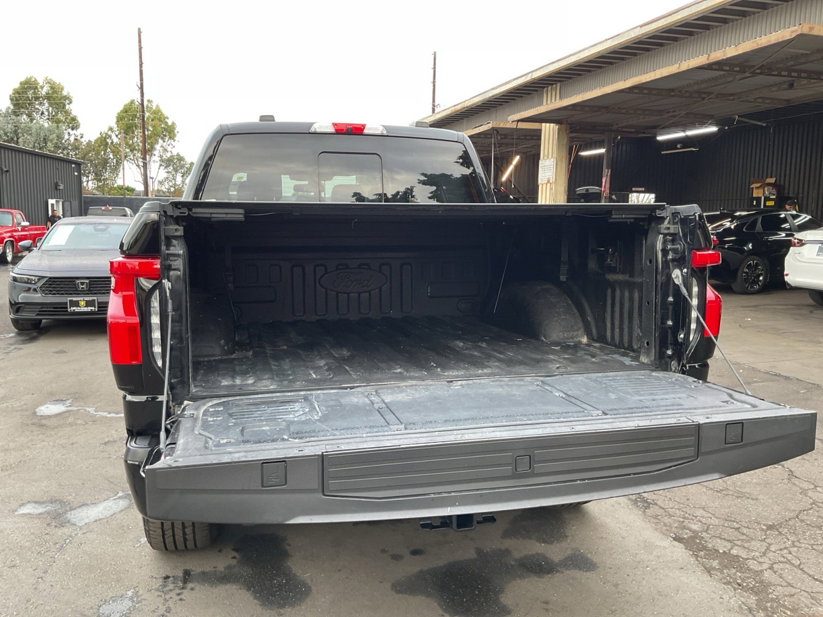 Used 2022 Ford F150 Lightning Lariat image 25