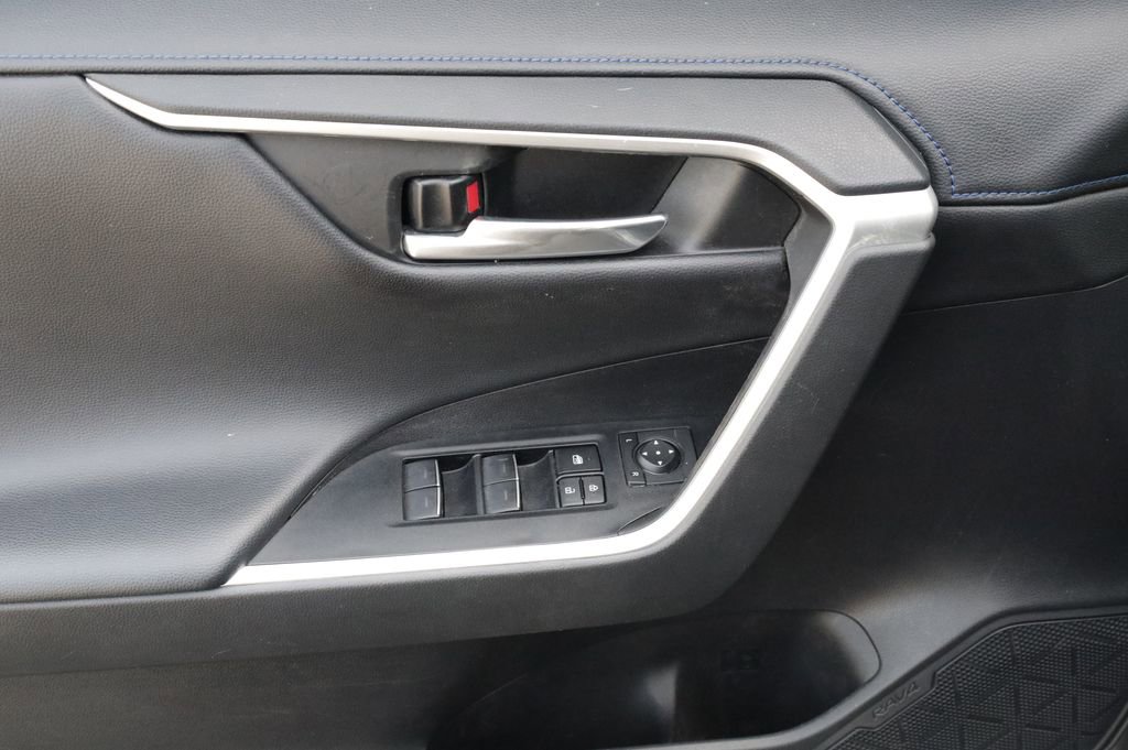 Used 2022 Toyota RAV4 XSE AWD/4WD image 30
