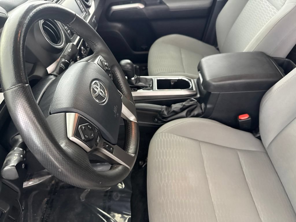 Used 2019 Toyota Tacoma SR5 AWD/4WD image 25