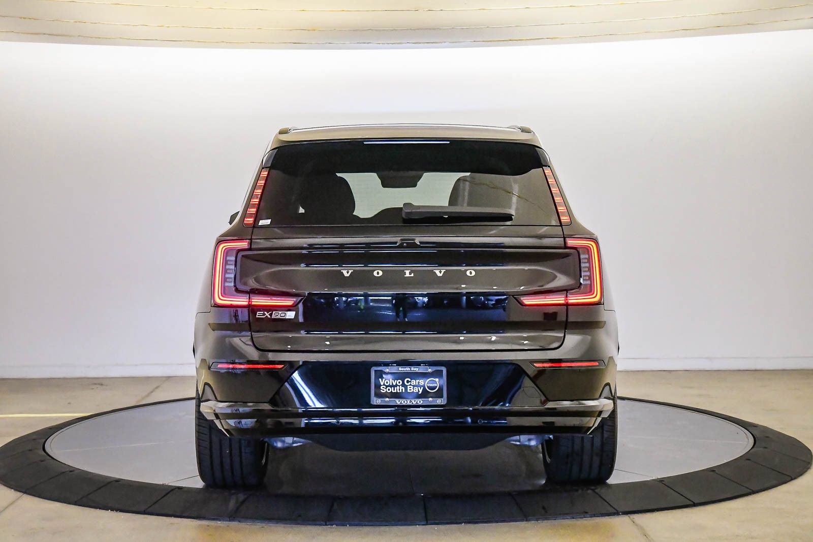 Certified 2026 Volvo EX90 Plus AWD/4WD image 3