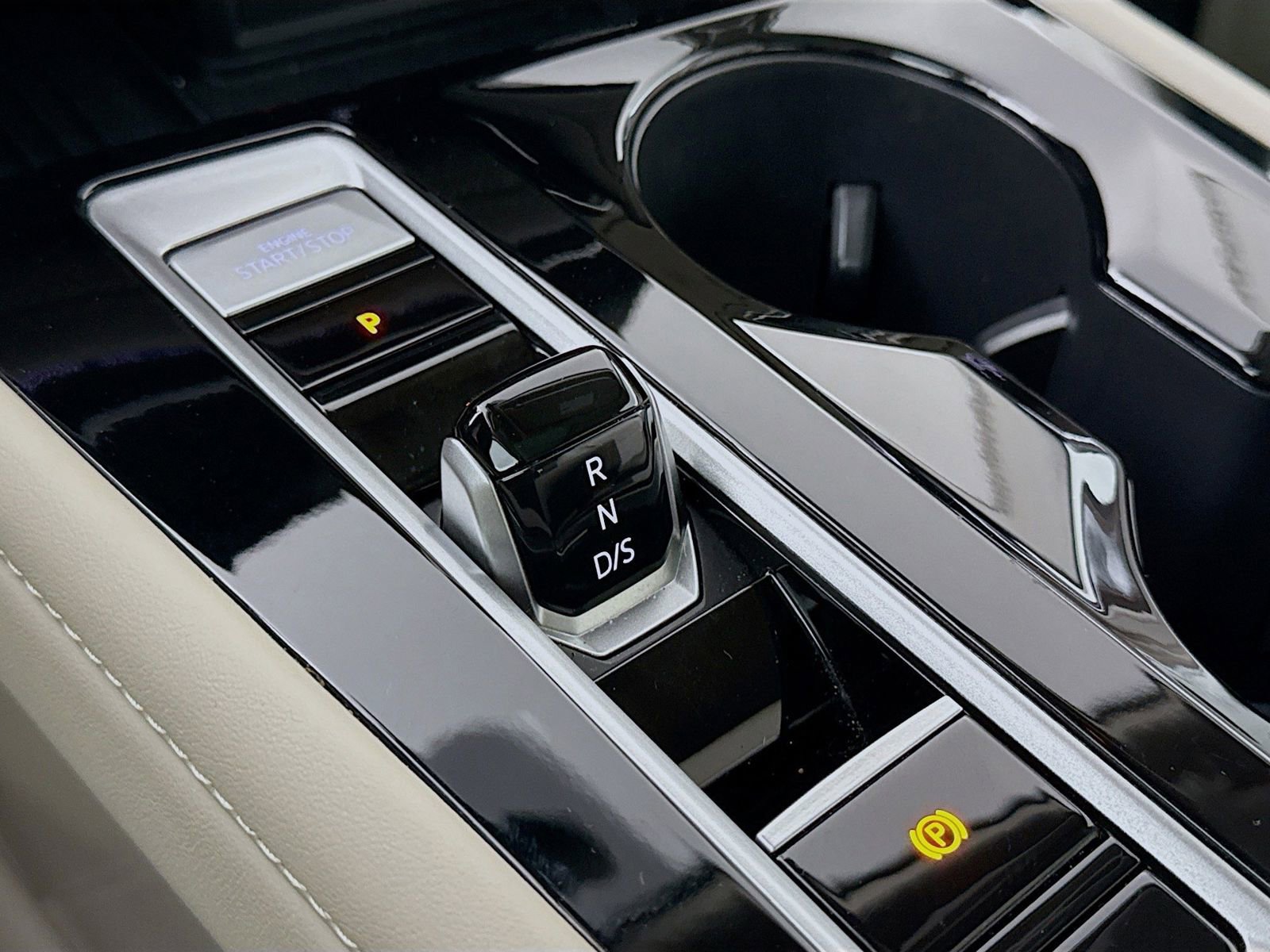 Used 2025 Volkswagen Atlas SEL image 19