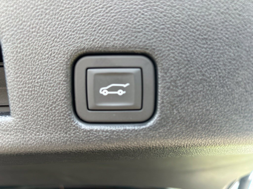 Certified 2026 GMC Acadia Elevation FWD image 12