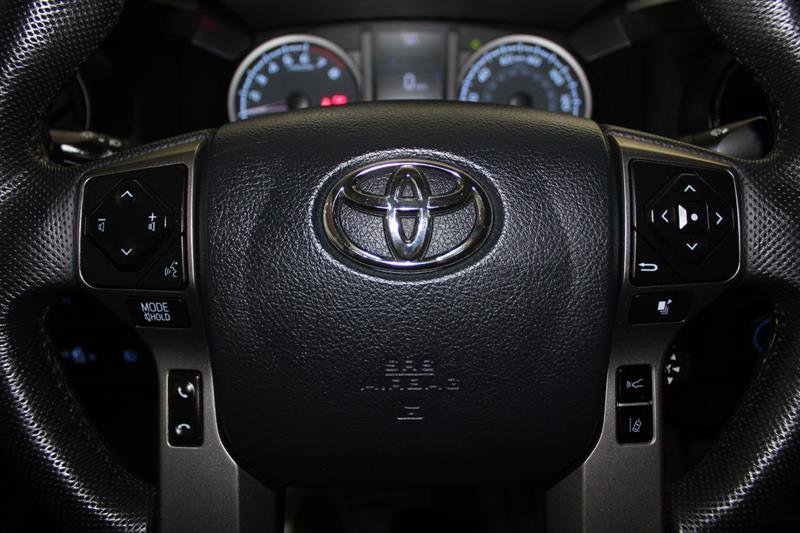 Used 2020 Toyota Tacoma SR5 AWD/4WD image 16