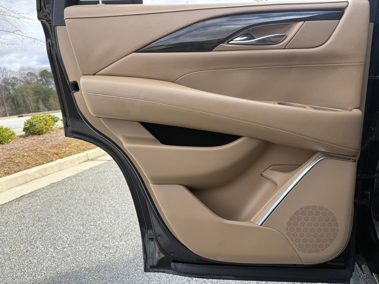 Used 2019 Cadillac Escalade Platinum image 46