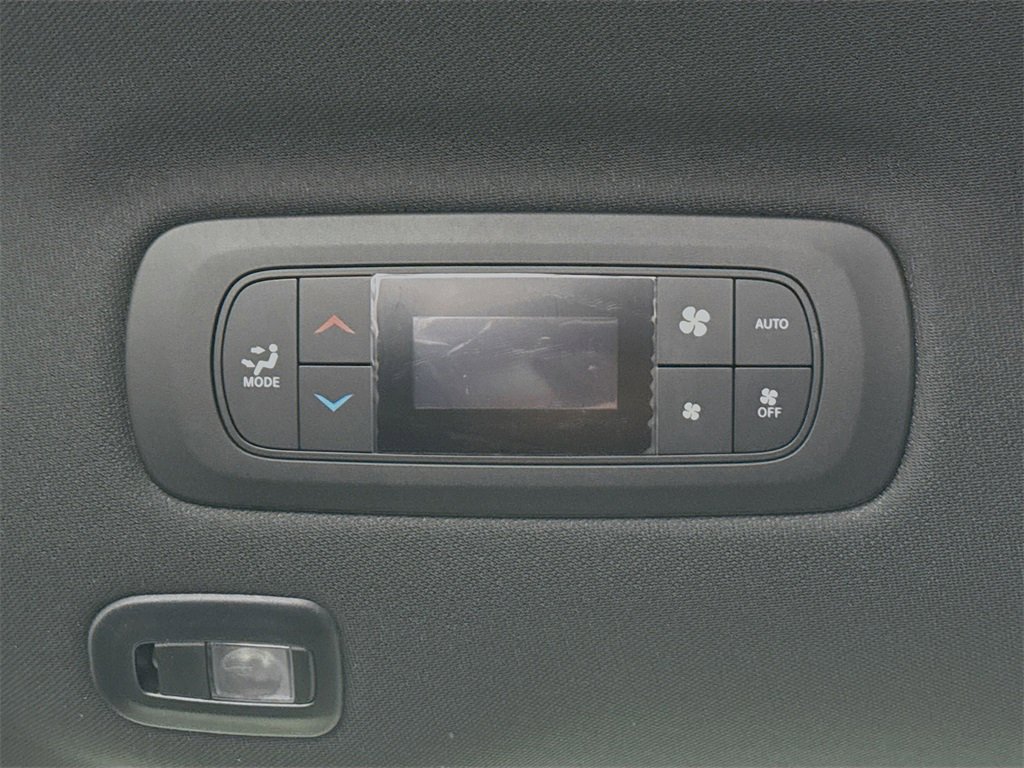 New 2026 Chrysler Pacifica Limited image 27