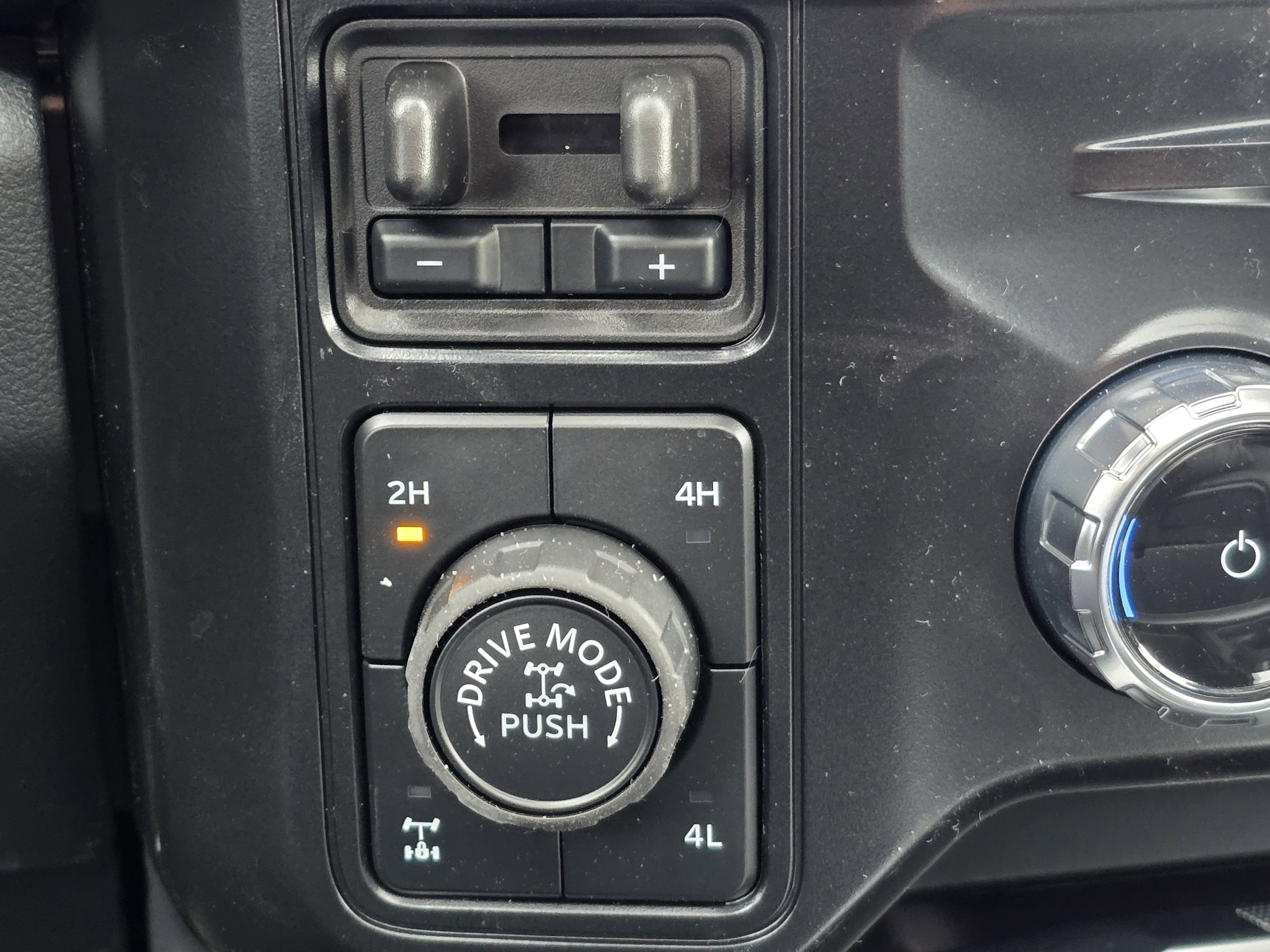New 2026 Ford F350 Platinum w/ Tremor Off-Road Package AWD/4WD image 11