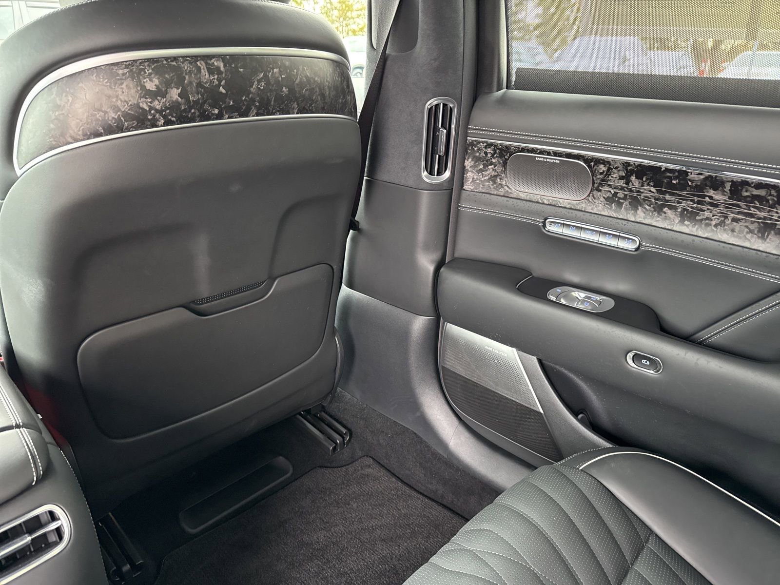 Used 2025 Genesis G90 3.5T image 17