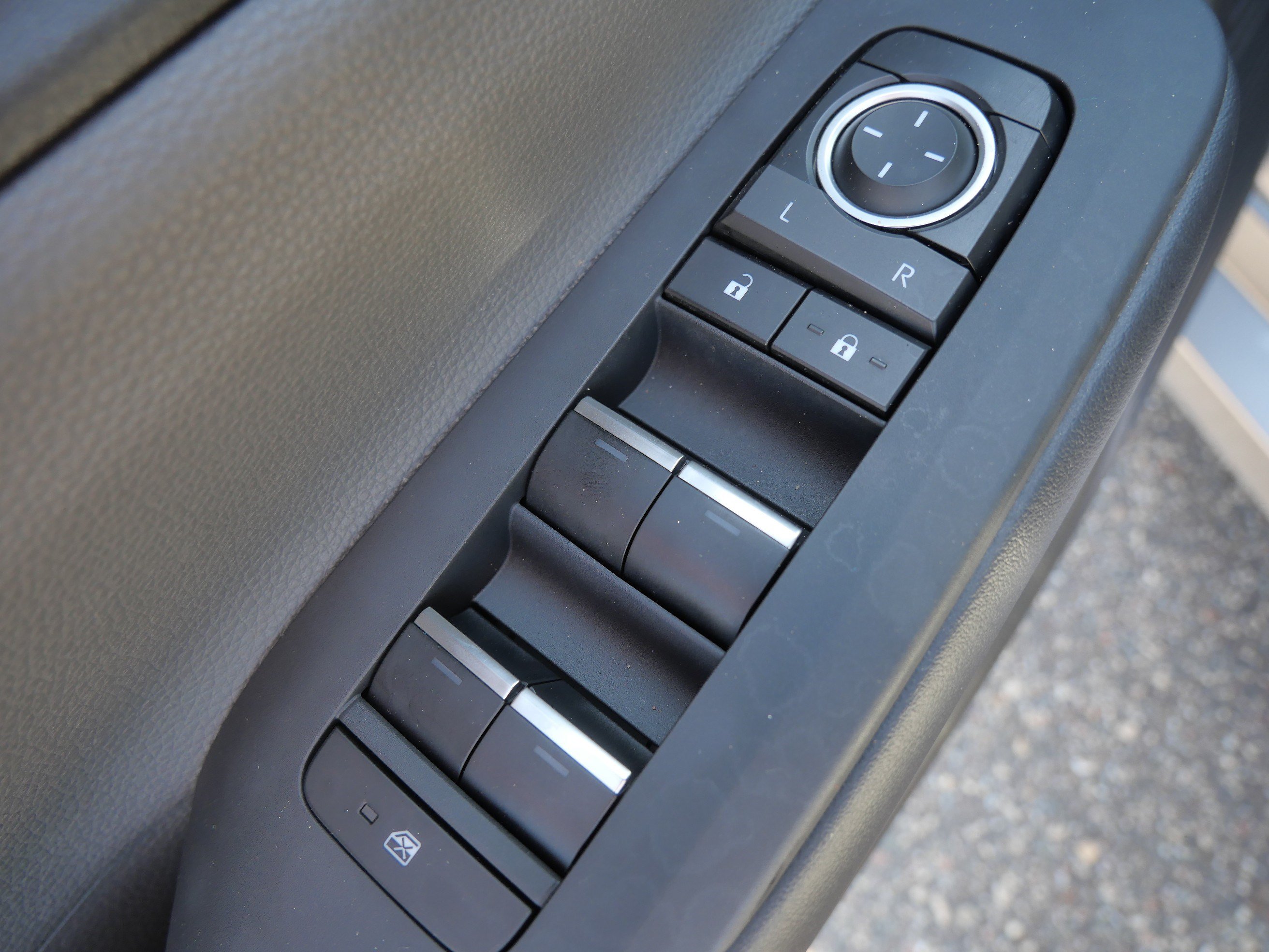 Certified 2025 Toyota Prius XLE FWD image 20