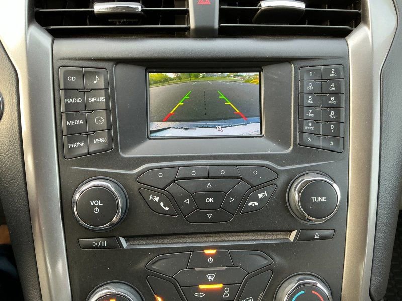 Used 2017 Ford Fusion SE FWD image 22