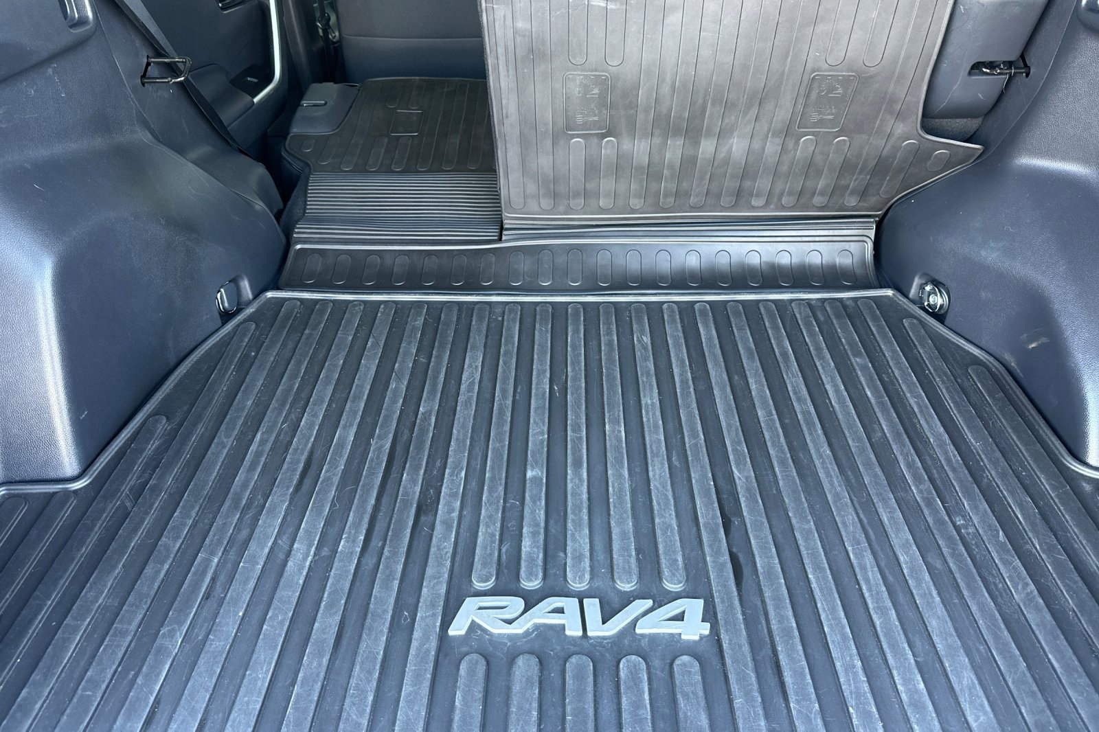 Used 2023 Toyota RAV4 LE image 14