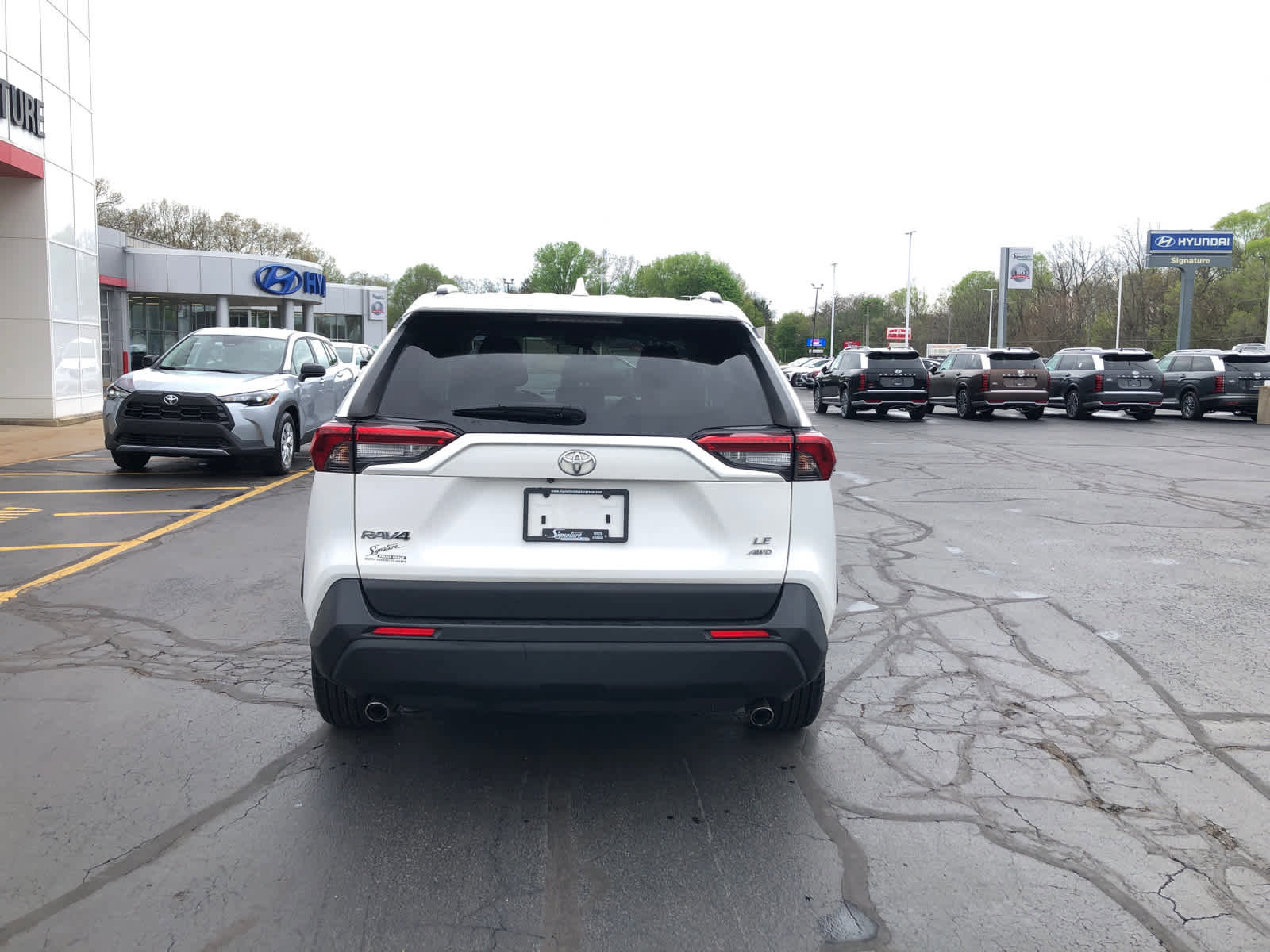 Used 2021 Toyota RAV4 LE AWD/4WD image 6