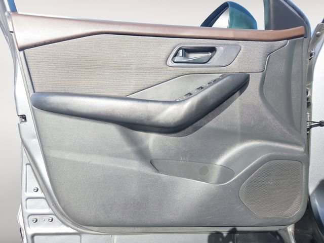 Used 2023 Nissan Rogue S image 16