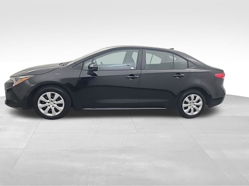 Used 2025 Toyota Corolla LE image 7