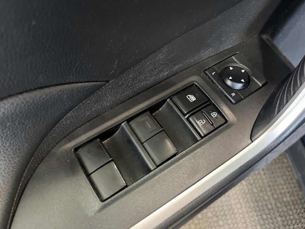 Used 2021 Toyota RAV4 XLE w/ XLE Grade Weather Package AWD/4WD image 4