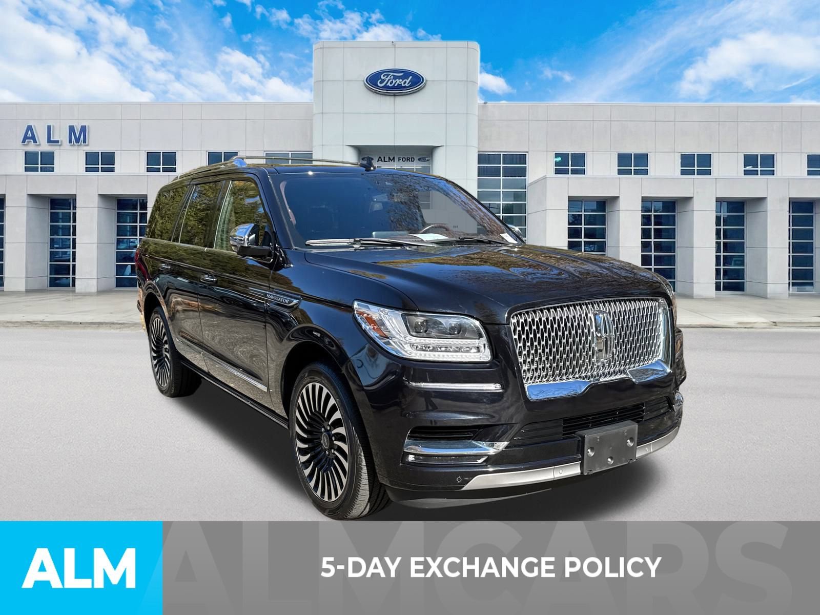 Used 2021 Lincoln Navigator Black Label w/ Cargo Convenience Package image 4