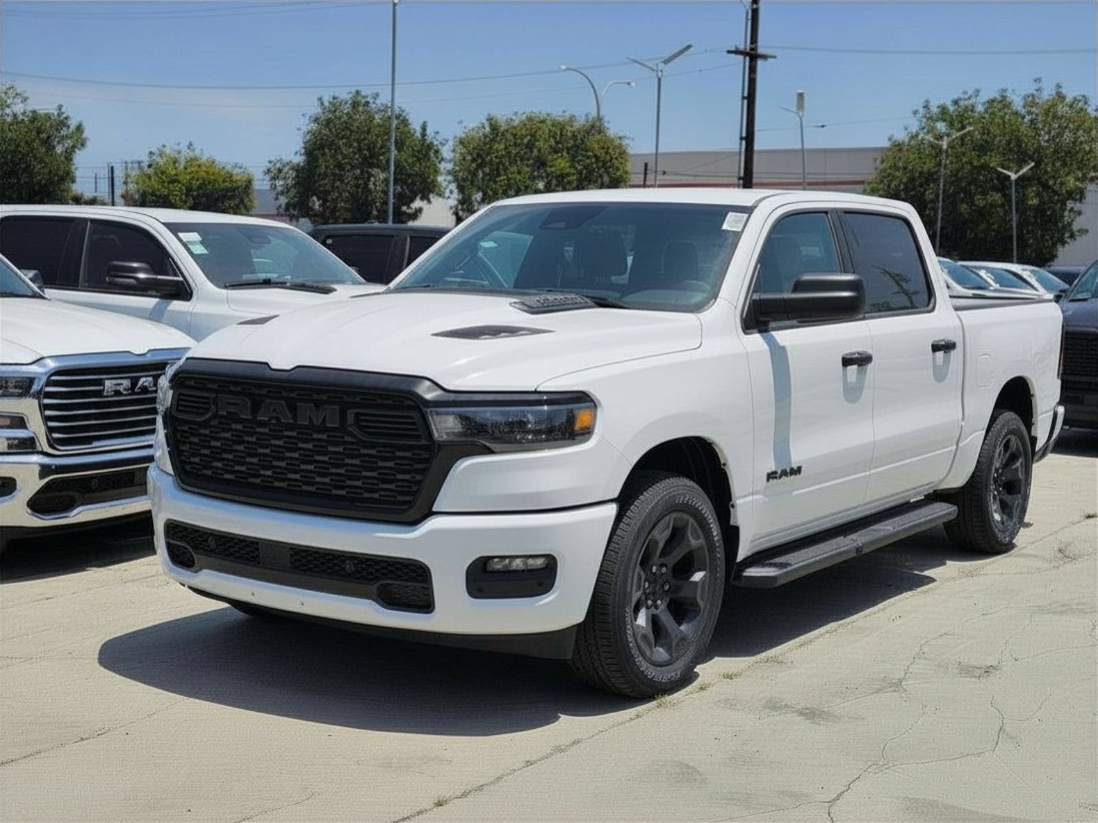 New 2026 RAM 1500 Express AWD/4WD image 3