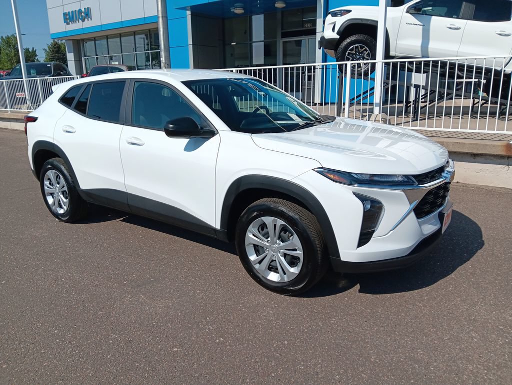 Used 2026 Chevrolet Trax LS FWD image 7