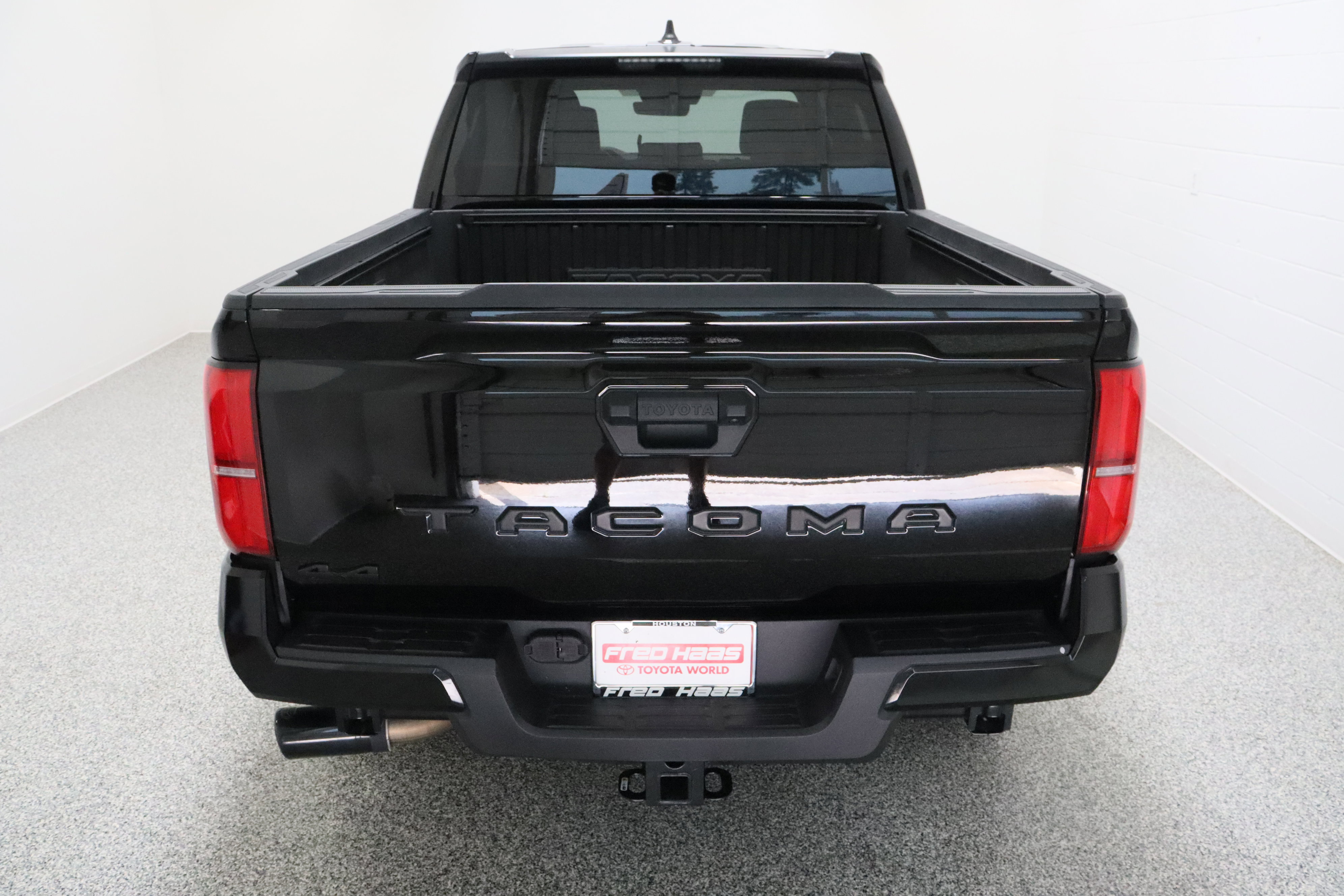 Used 2025 Toyota Tacoma SR5 AWD/4WD image 8