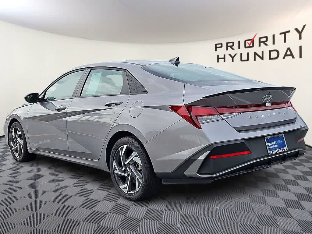 Used 2025 Hyundai Elantra Sport FWD image 6