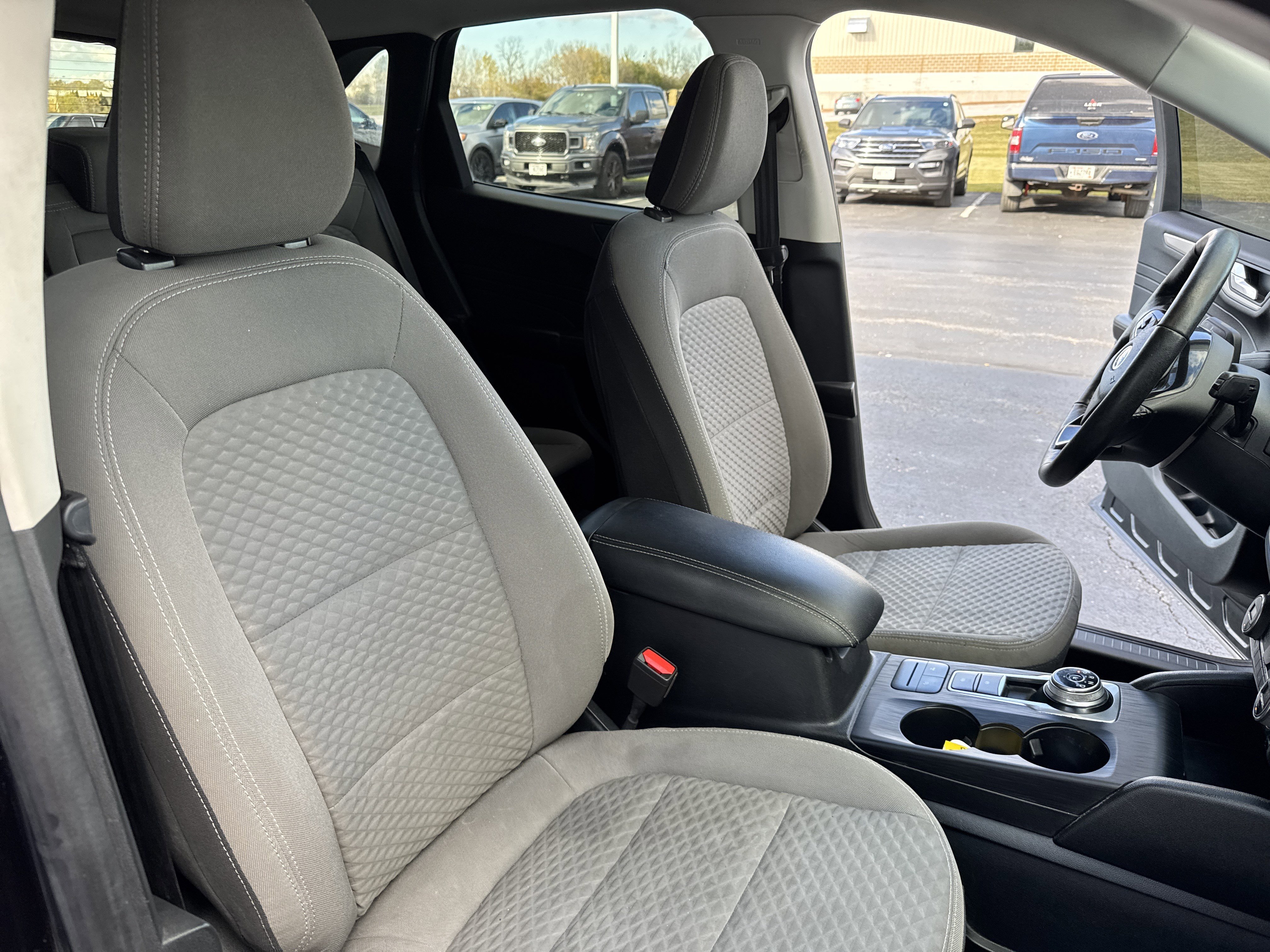 Used 2021 Ford Escape SE w/ SE Sport Appearance Package image 26