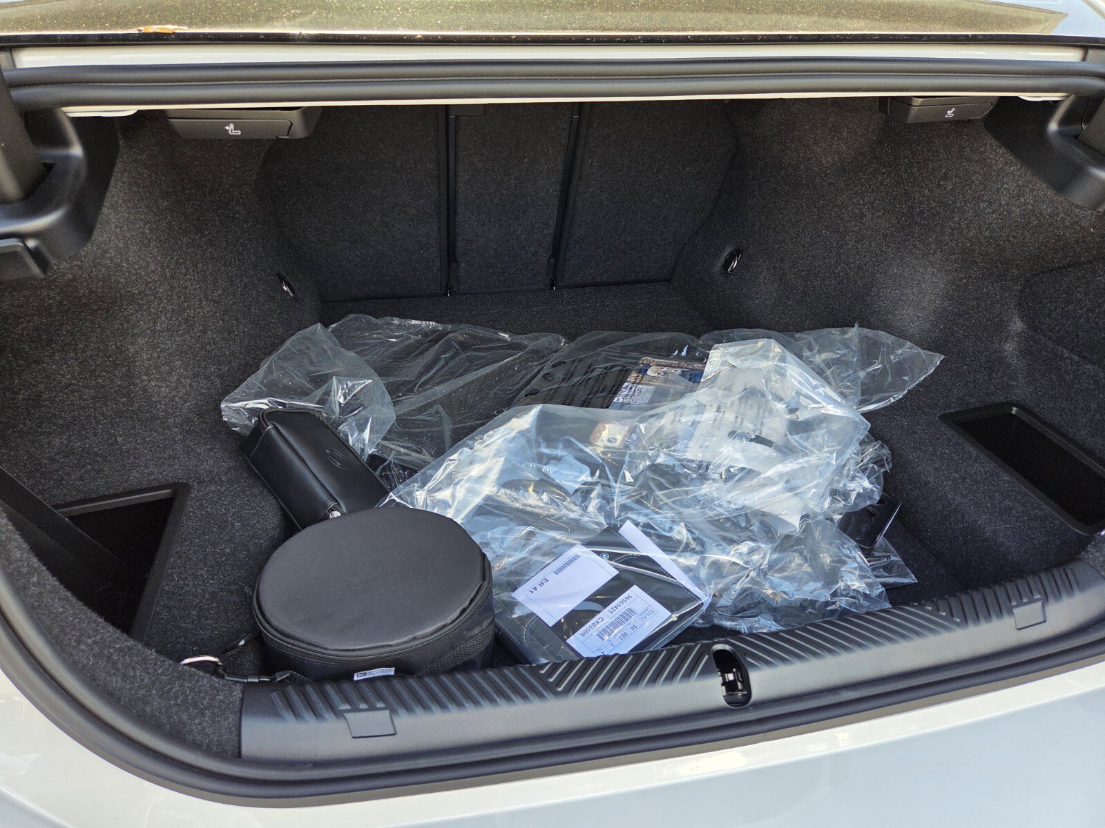 New 2026 BMW 530i xDrive w/ M Sport Package image 15