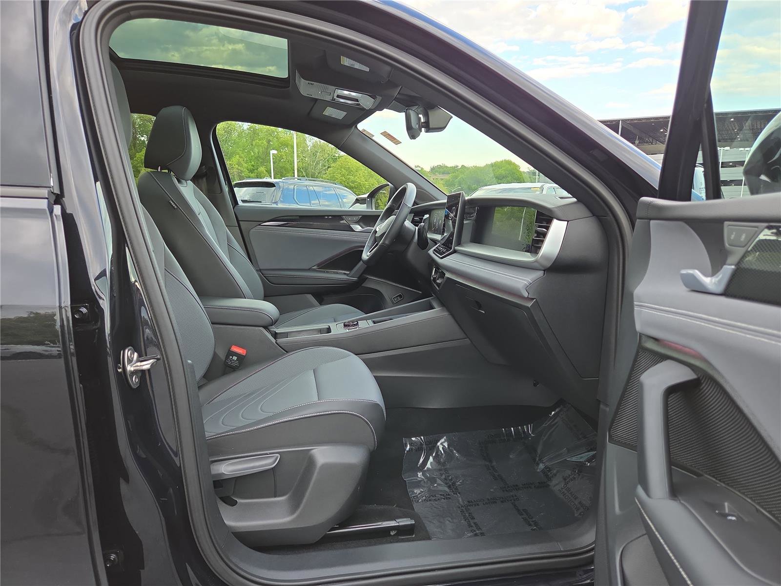 Certified 2025 Volkswagen Tiguan SE R-Line AWD/4WD image 23