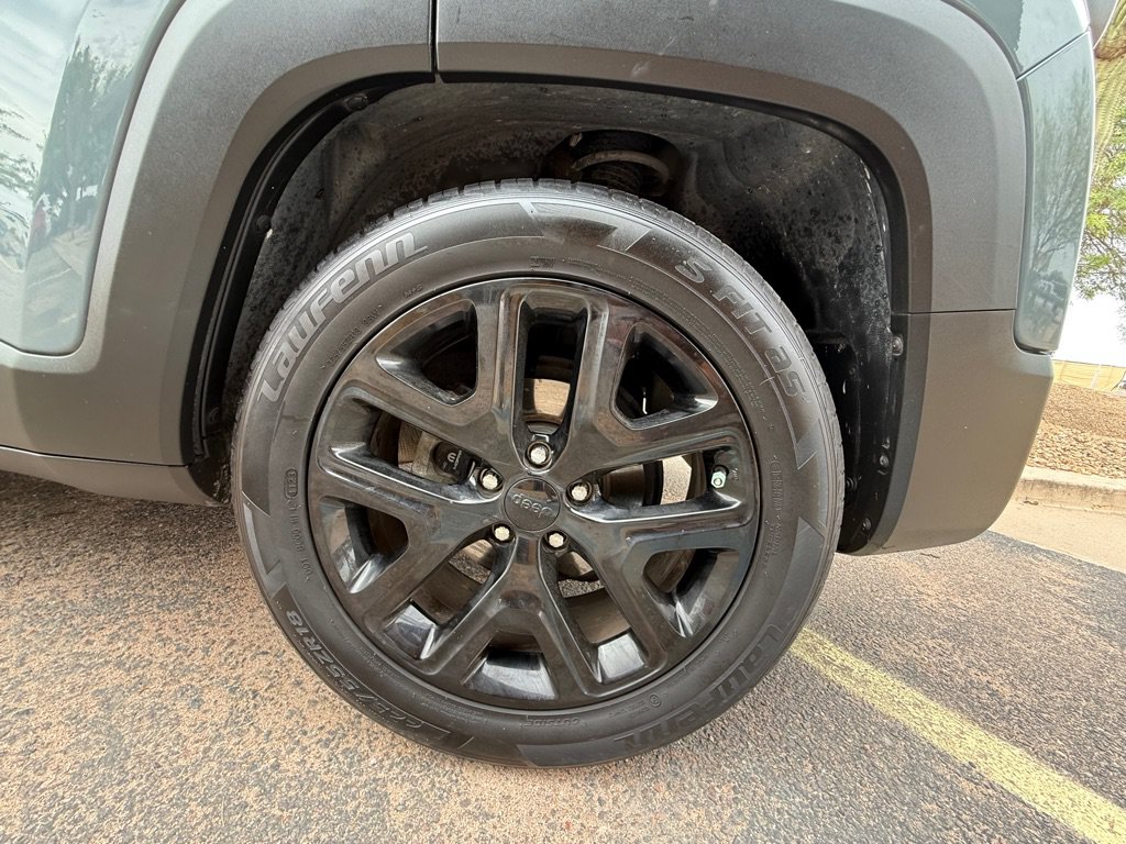 Used 2017 Jeep Renegade Altitude FWD image 4