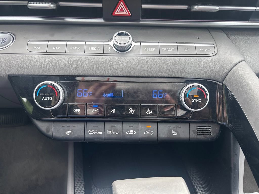 Used 2025 Hyundai Elantra SEL FWD image 5