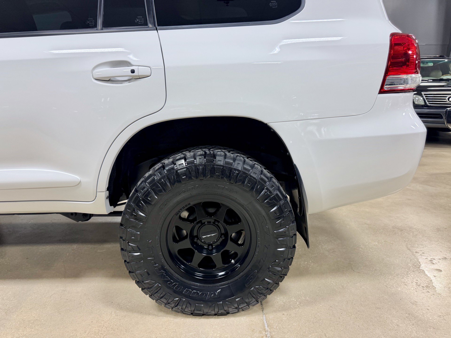 Used 2009 Toyota Land Cruiser w/ Upgrade Pkg AWD/4WD image 18