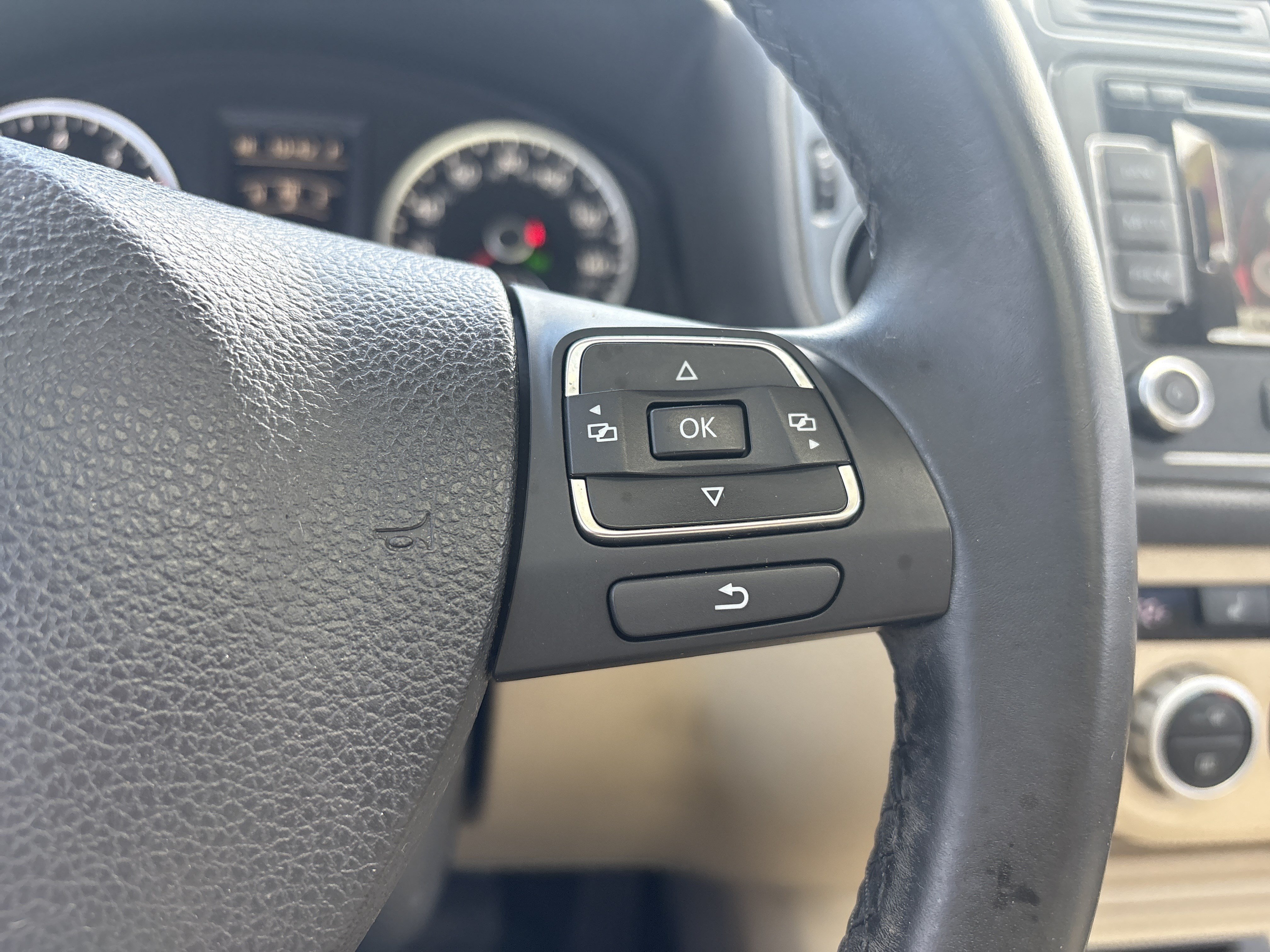 Used 2015 Volkswagen Tiguan SEL AWD/4WD image 9