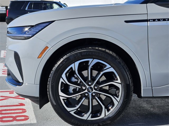 New 2026 Lincoln Nautilus Reserve image 9