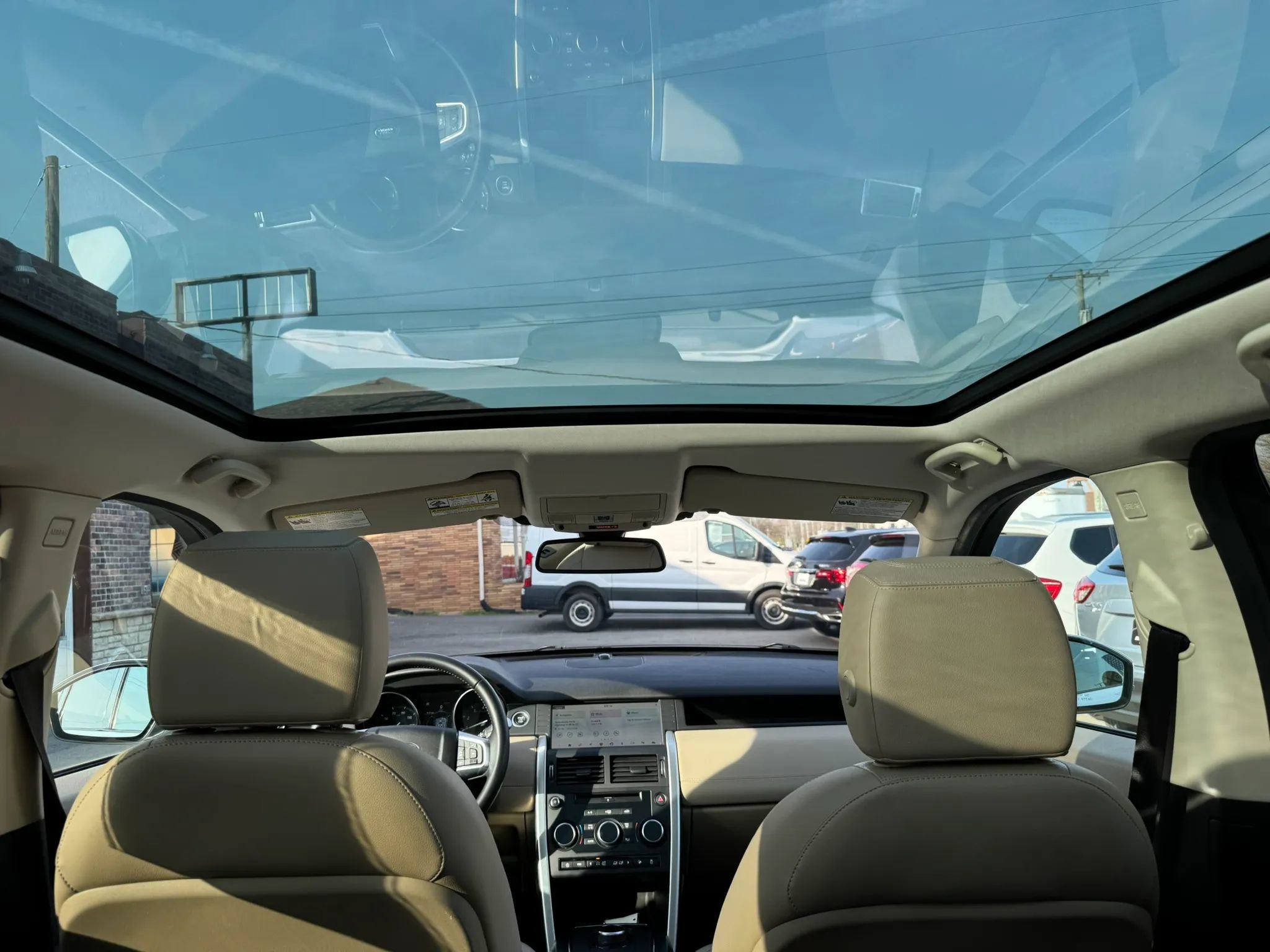 Used 2018 Land Rover Discovery Sport HSE image 40