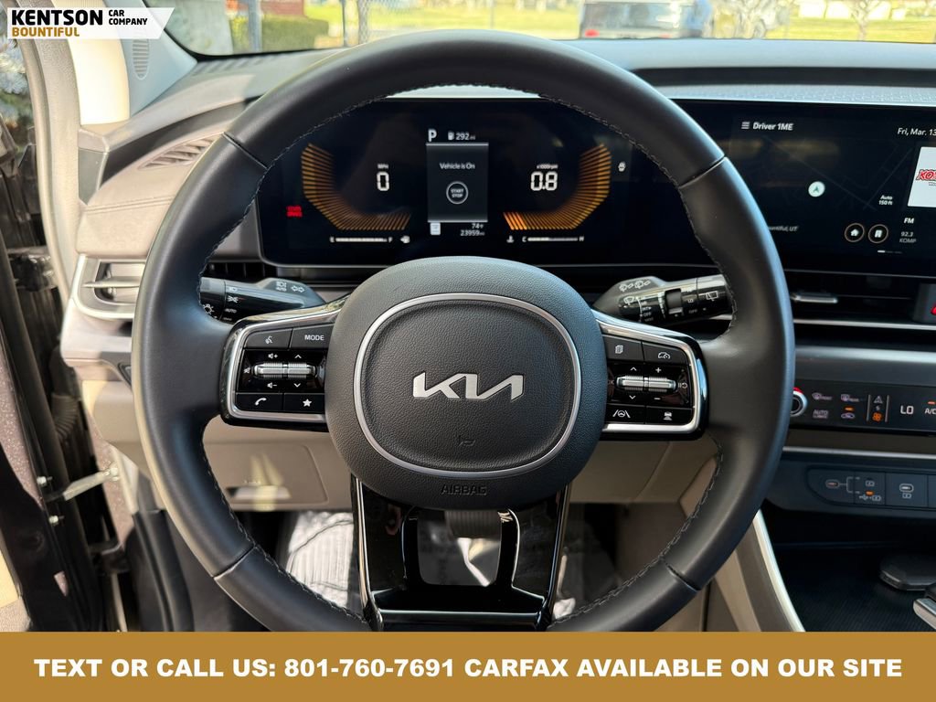Used 2025 Kia Carnival image 16